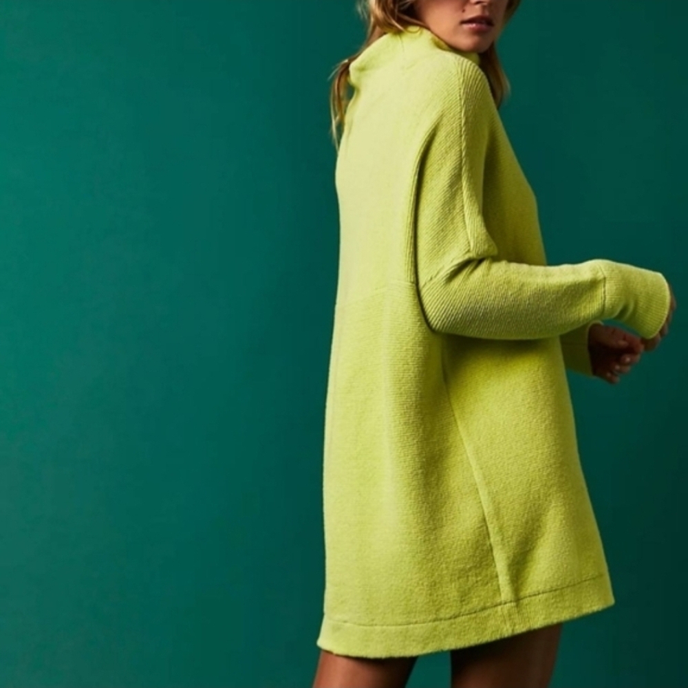 Free people ottoman slouchy tunic Sweater in celery green size L